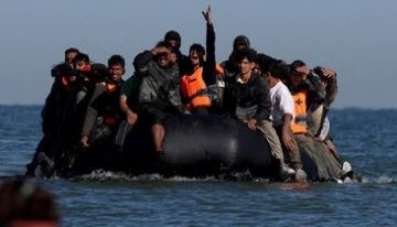 Reino Unido y Francia sellan un pacto de 770 millones de euros para frenar los cruces en el Canal