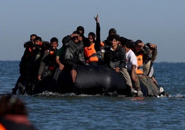 Reino Unido y Francia sellan un pacto de 770 millones de euros para frenar los cruces en el Canal