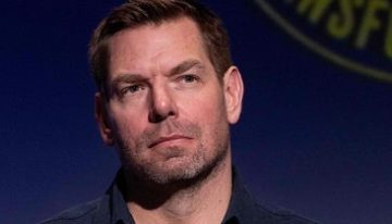 Detenida tras encontrarse con un amor de la juventud 60 años después: una anciana francesa de 86 años, retenida por el ICE en EE.UU.