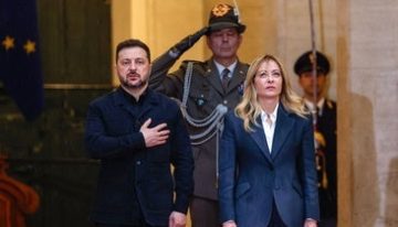 Meloni y la falsa foto con el 'padre': la verdad tras la imagen con que la acusan de mentir sobre su infancia