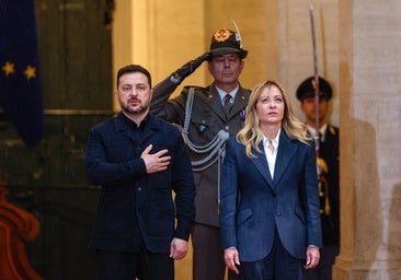 Meloni y la falsa foto con el 'padre': la verdad tras la imagen con que la acusan de mentir sobre su infancia