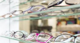 La jubilación de los 'boomers' tensiona a las ópticas: España puede quedarse sin profesionales para atender los establecimientos