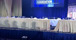 Evacúan a Trump de una cena con periodistas tras escucharse unos disparos