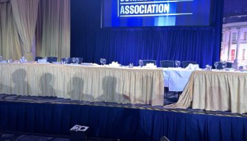 Evacúan a Trump de una cena con periodistas tras escucharse unos disparos