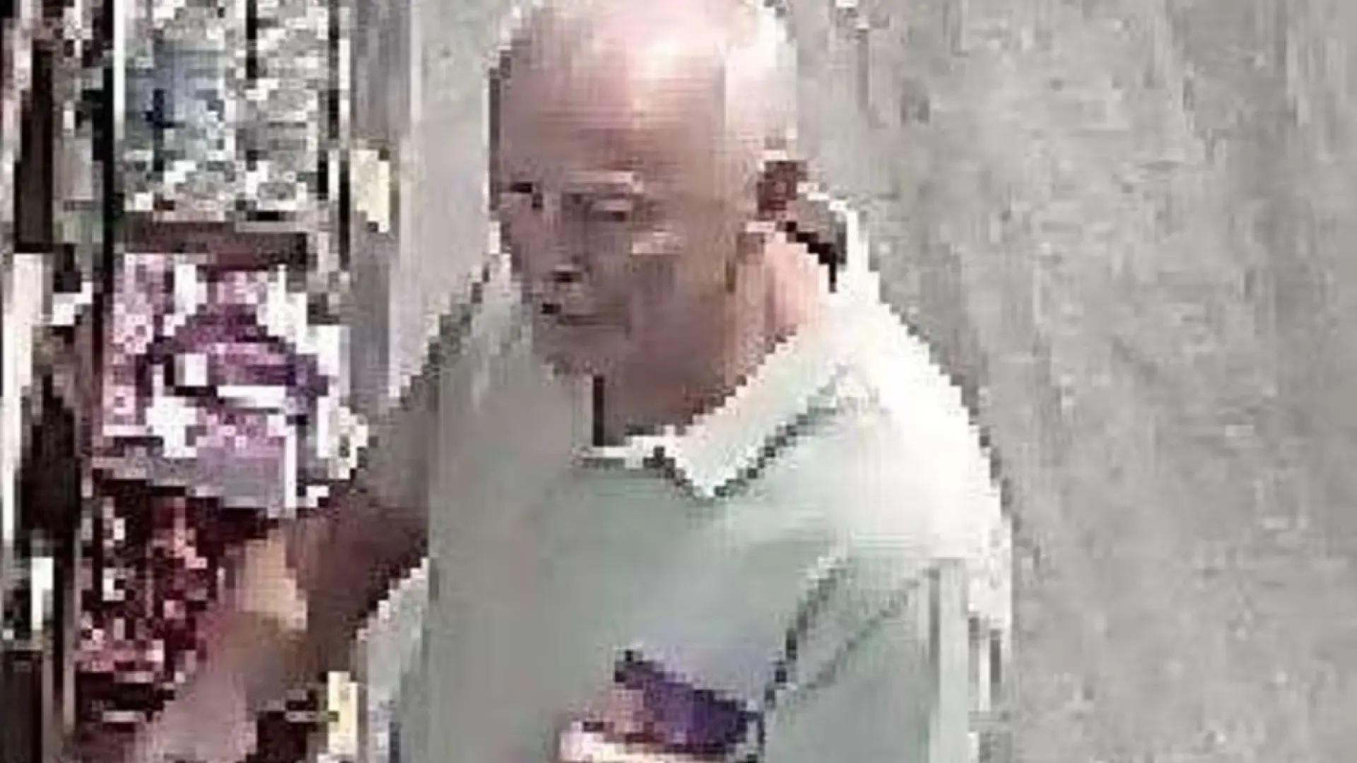 Condenado un jubilado por intentar grabar por debajo de la falda de una mujer con un móvil atado a su zapato