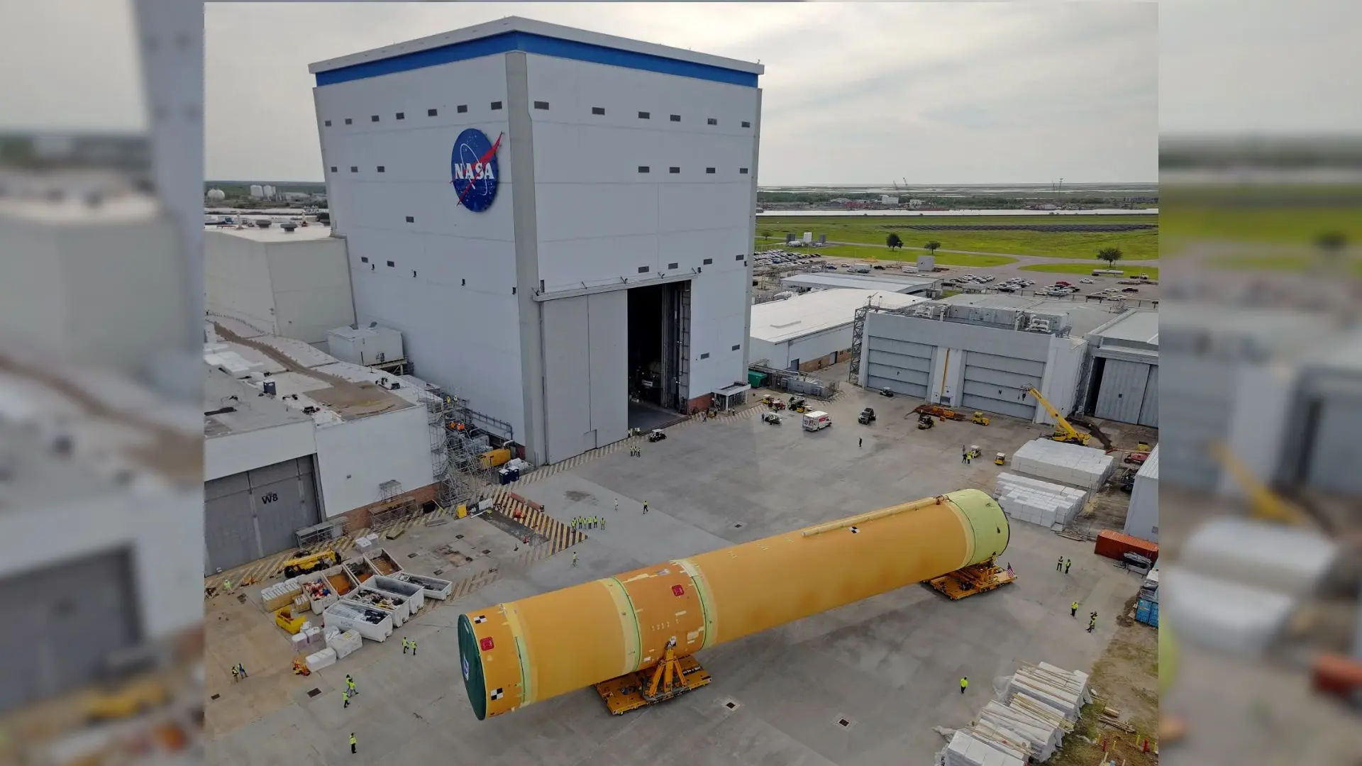 La NASA presenta la «columna vertebral» del próximo cohete Artemis con el que enviará astronautas al espacio