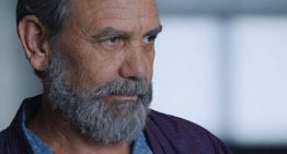 En la piel de “El Padre”: el extraordinario proyecto teatral que Dean Zayas soñó para René Monclova