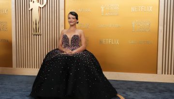 Actriz de “Wicked” es discriminada por aerolínea al depender de una silla de ruedas