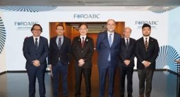 Un tsunami alcanza la costa en el norte de Japón tras el terremoto de 7,4