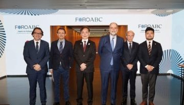 Un tsunami alcanza la costa en el norte de Japón tras el terremoto de 7,4