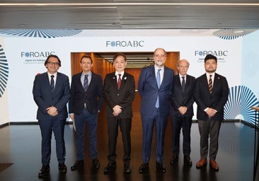 Un tsunami alcanza la costa en el norte de Japón tras el terremoto de 7,4