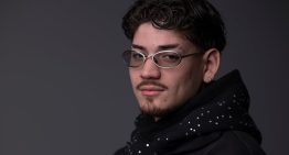 ELIKAI: el joven productor de grandes éxitos que ahora construye su propio camino como artista