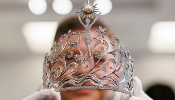 Elegancia y nostalgia: así es la nueva corona de Miss Universe Puerto Rico