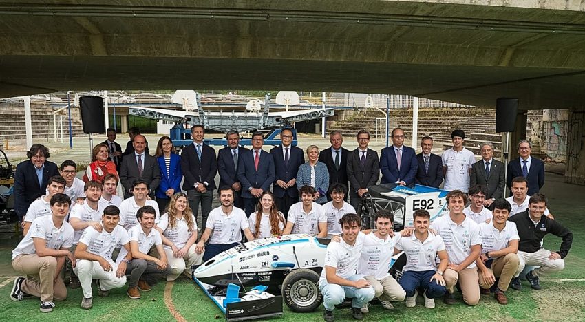 El Ayuntamiento de Sevilla destina 20 mil euros a los universitarios que diseñaron el primer vehículo autónomo en Andalucía