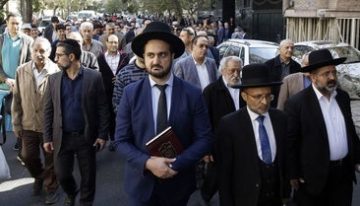 Irán vuelve a cerrar Ormuz pero Trump mantiene su optimismo sobre el acuerdo