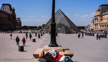 Cierran una parada de metro al lado del Louvre debido a un fulgurante enjambre de abejas