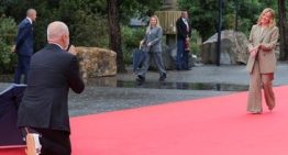 El primer ministro de Albania se arrodilla de nuevo ante Meloni