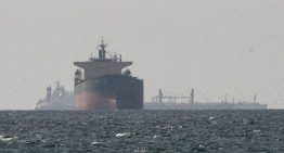 La Guardia Revolucionaria captura dos buques en el estrecho de Ormuz y los traslada a la costa iraní