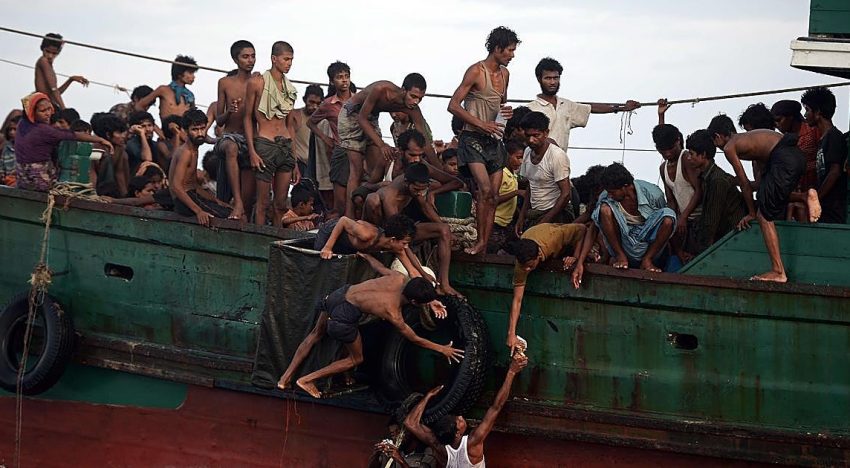 Al menos 250 desaparecidos en un naufragio de un barco que zarpó de Bangladés con refugiados rohingya