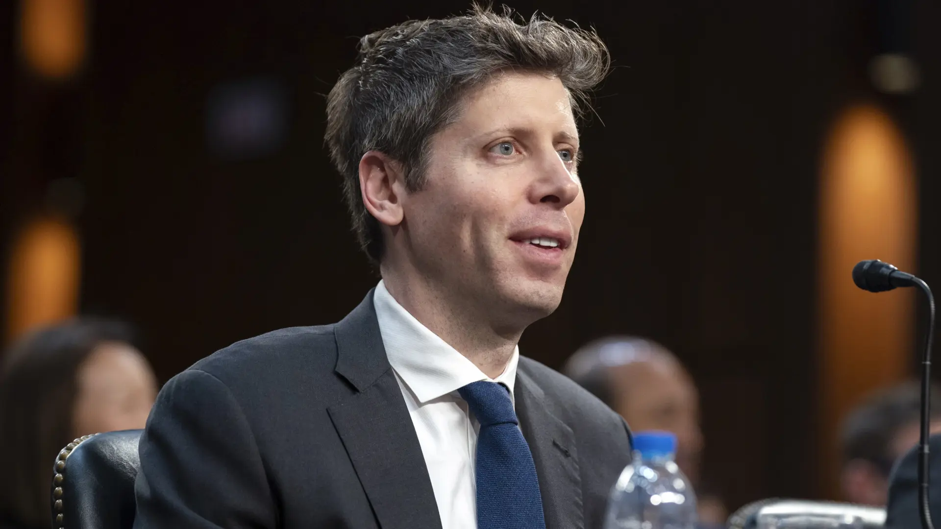 Lanzan un cóctel molotov contra la casa de Sam Altman, creador de ChatGPT, que culpa a la «ansiedad» que ya está generando la IA