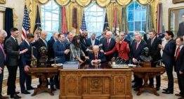 Tres despidos en dos meses: el Gobierno de Trump vuelve al caos de su primer mandato