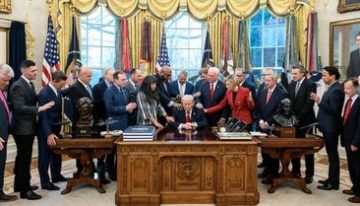 Tres despidos en dos meses: el Gobierno de Trump vuelve al caos de su primer mandato