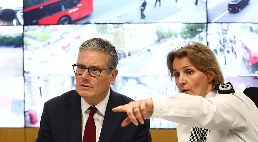 Las restricciones de entradas de Starmer redujeron la migración neta a casi la mitad en 2025