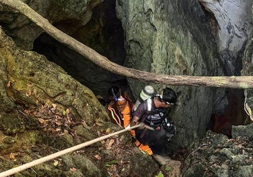 Rescatado uno de los atrapados en la cueva inundada de Laos