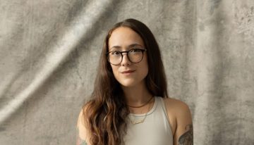 “Se hace país desde la poesía”: escritora puertorriqueña Amanda Hernández recibe el prestigioso Premio Ambroggio