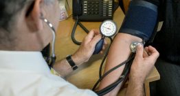Un estudio de la UPF revela que no hablar la lengua del paciente afecta a la precisión diagnóstica y a la confianza con el médico