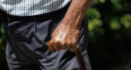Seis de cada 10 mayores de 65 años con limitaciones severas no recibe atención del sistema de dependencia, según estudio