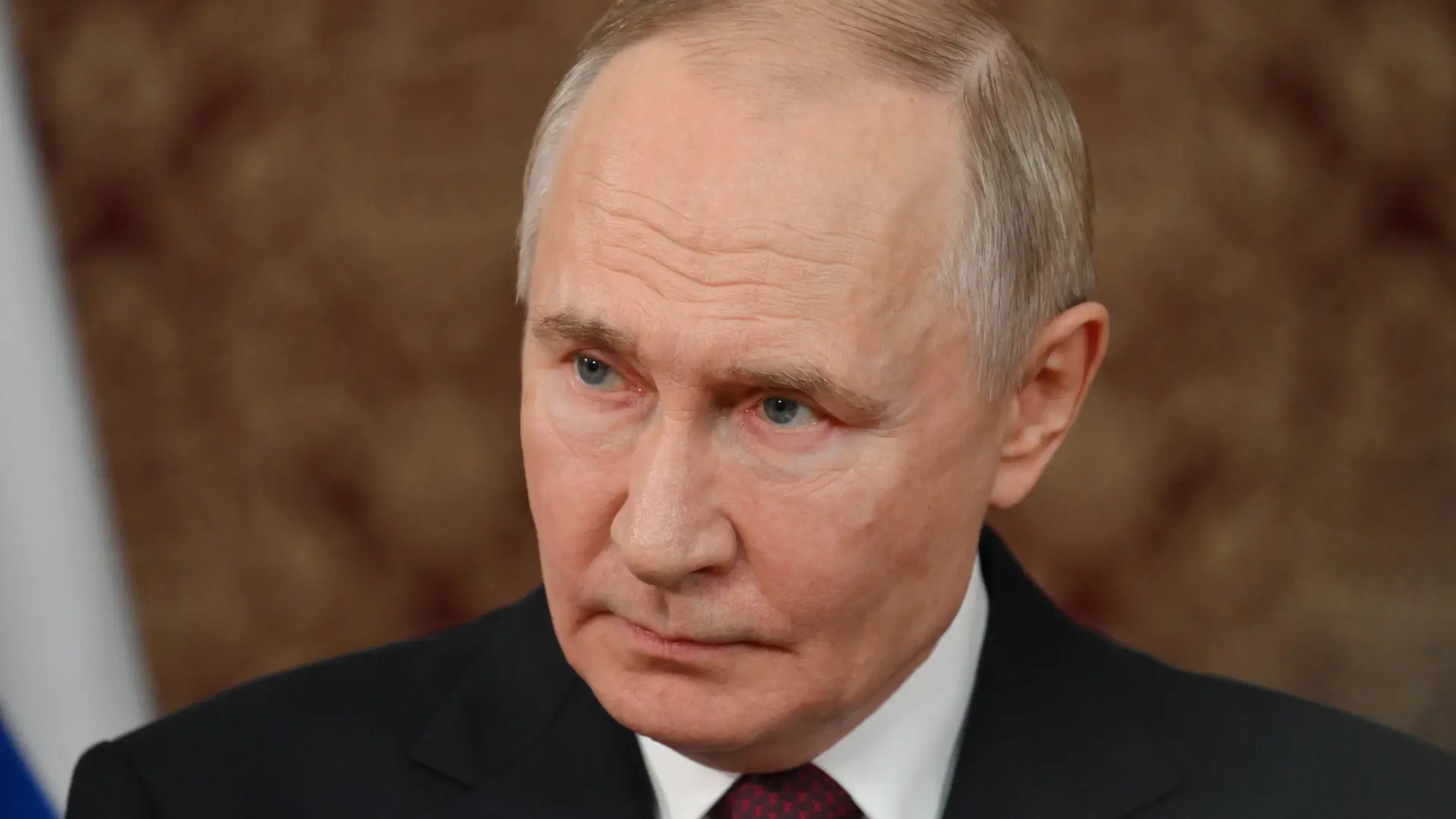 Putin dice que origen del dron que impactó en edificio rumano no está claro y pide pruebas de que es ruso