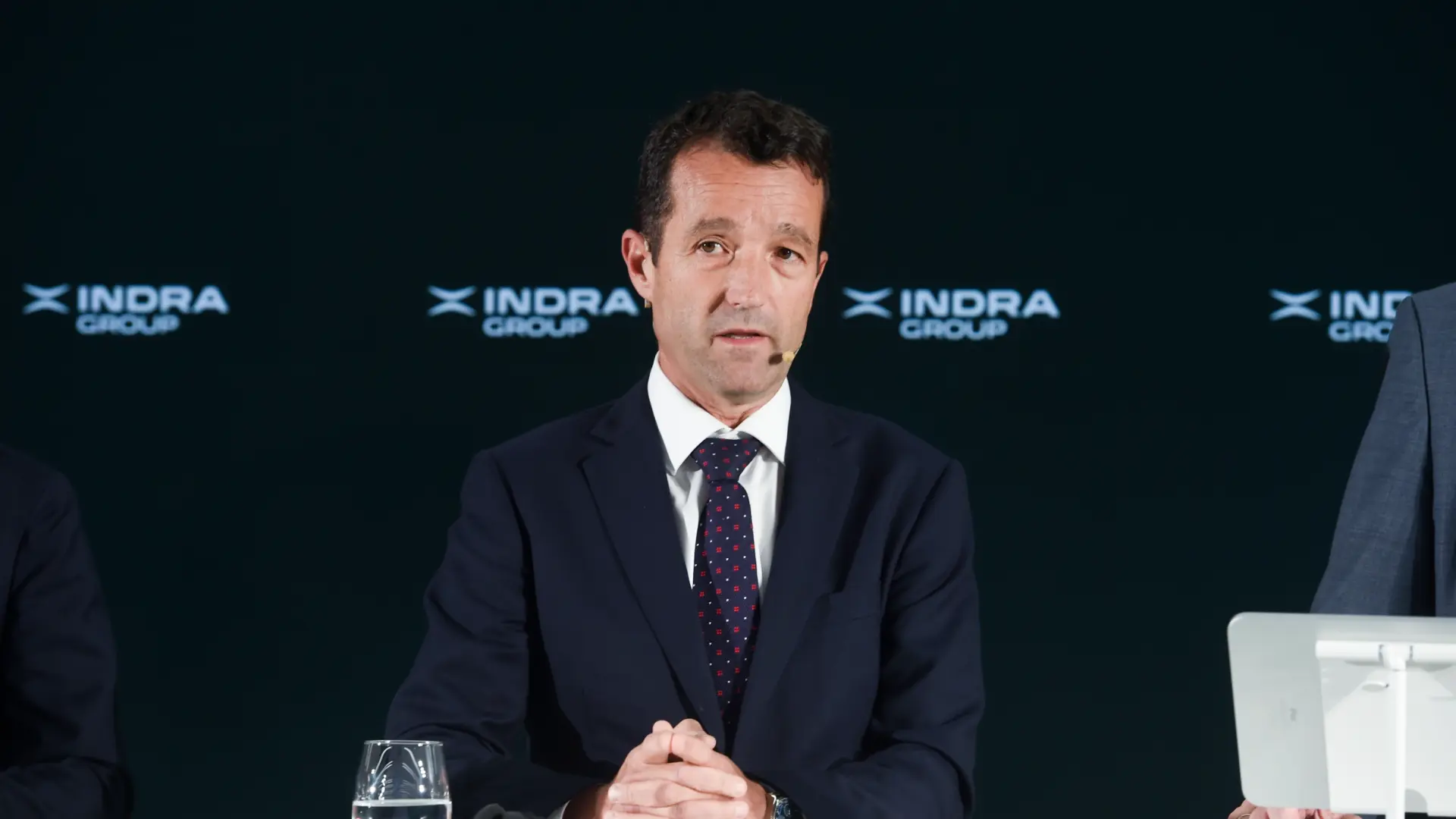 Los Escribano venden su 14,3% de Indra por 1.320 millones y salen de la compañía