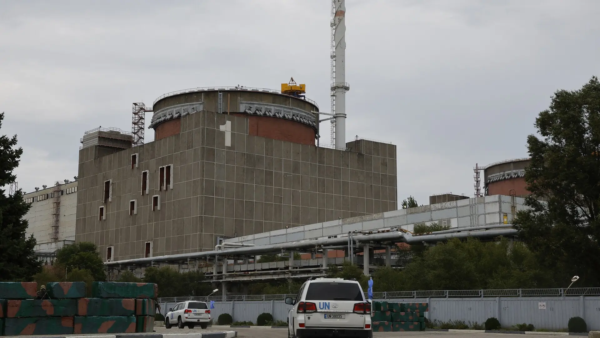 Un dron ucraniano impacta contra el edificio de una de las turbinas de la central nuclear de Zaporiyia