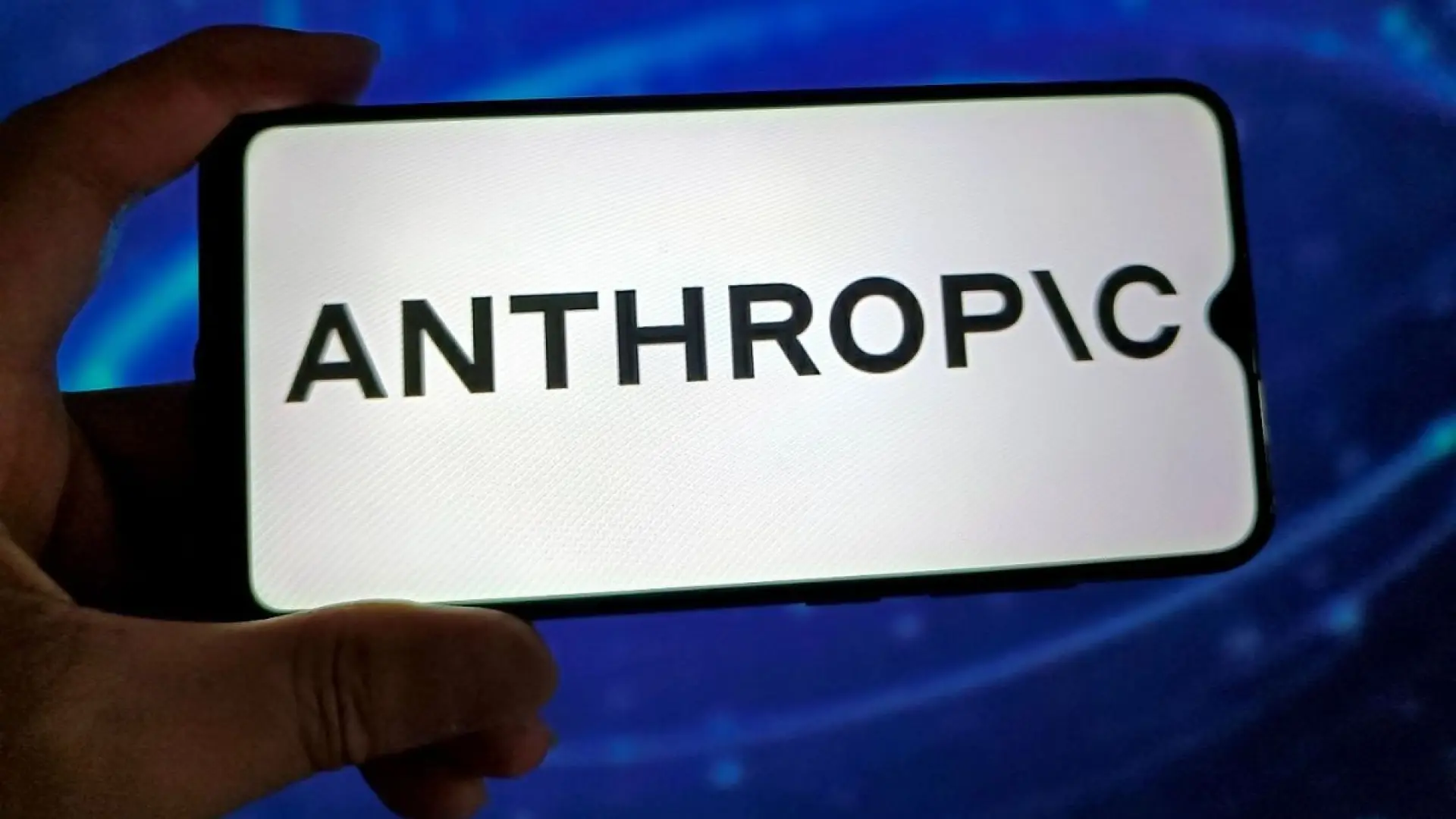 Anthropic se alía con varias firmas para que la IA de Claude llegue a bancos y hospitales regionales