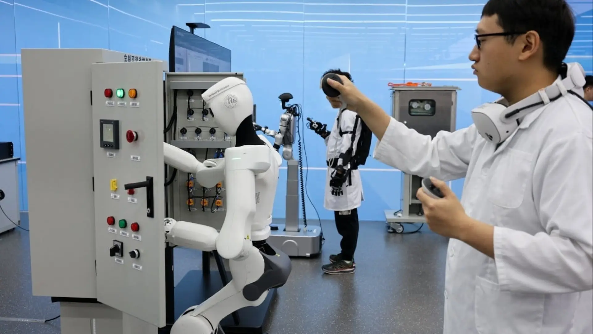 China compra 8.500 robots con inteligencia artificial para automatizar por completo su red eléctrica