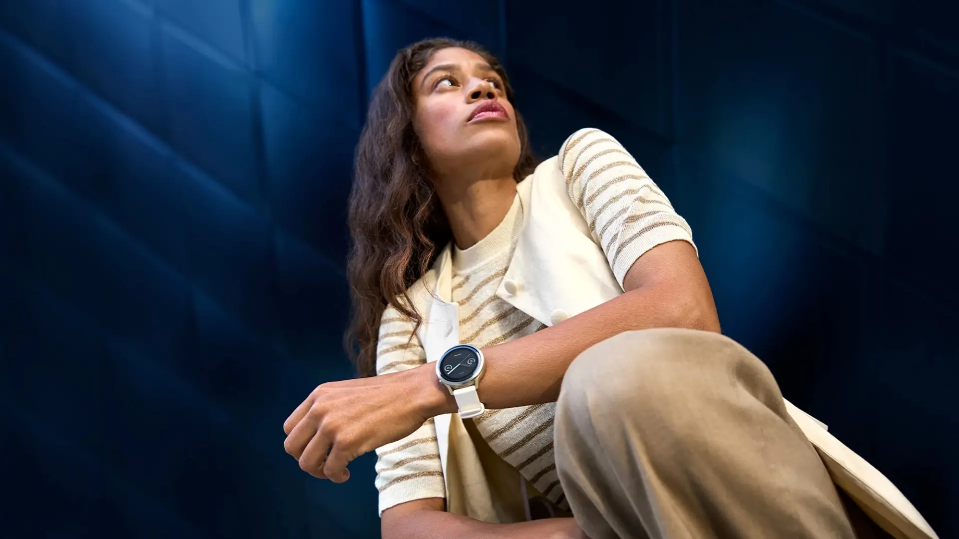 Garmin pero inteligente: este reloj es de los más completos y supera en muchas cosas al Apple Watch