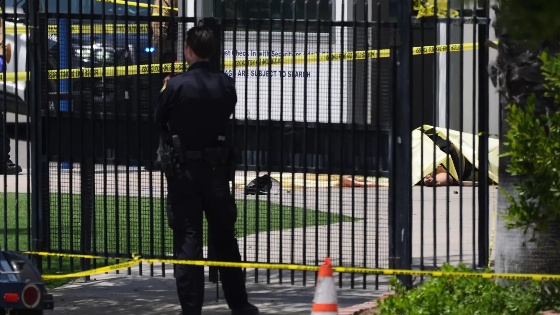 Hallan más de 30 armas de fuego en viviendas vinculadas a los dos sospechosos del ataque contra la mezquita de San Diego