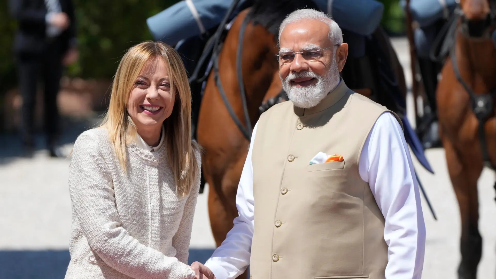 Un regalo de Modi a Meloni dispara por error las acciones de una constructora india al confundirla con una empresa de dulces