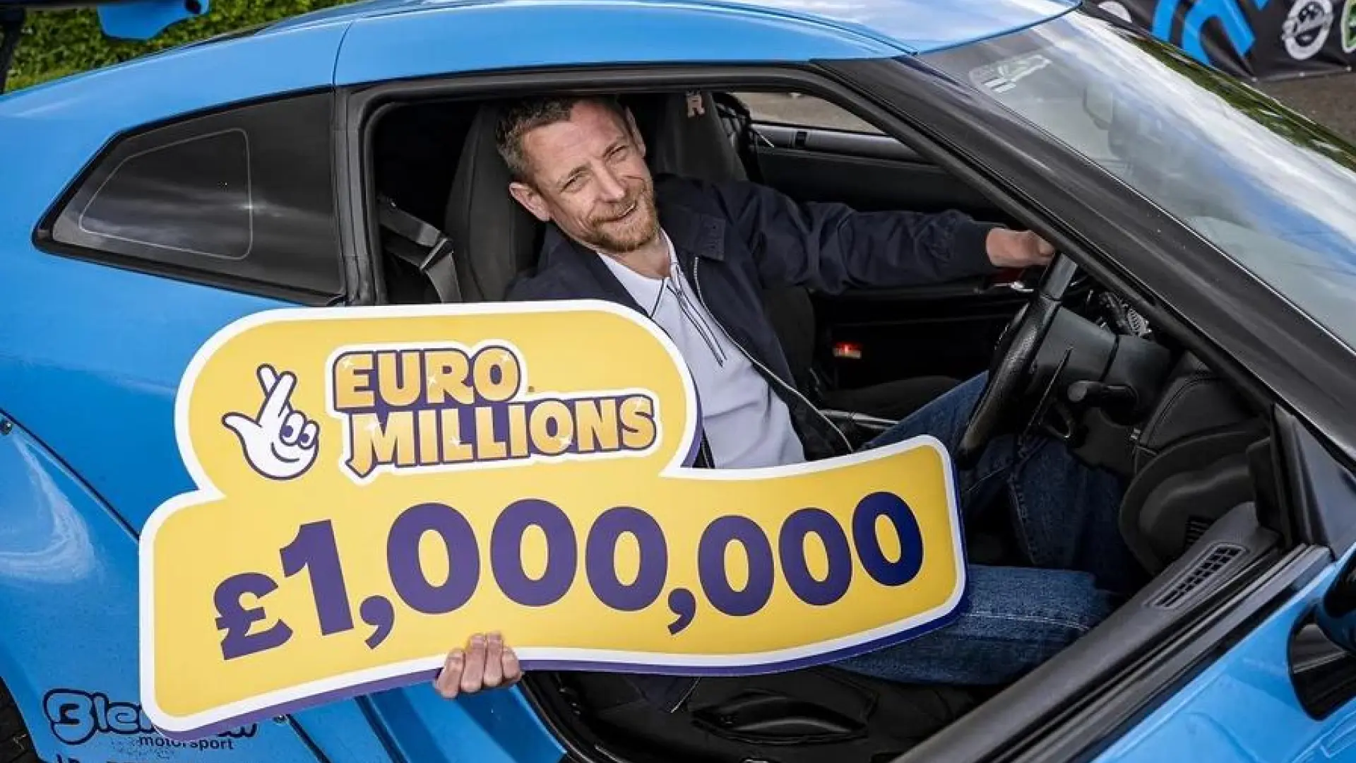 Gana un millón en el sorteo de Euromillones y decide sacarse el carné de conducir con un McLaren: «Me encanta la Fórmula 1»