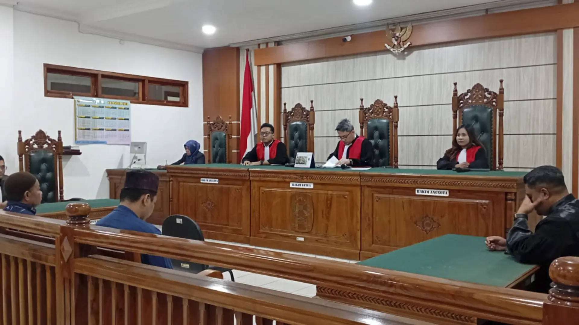 El capitán del barco hundido en Indonesia en el que murieron cuatro españoles de la misma familia compró su licencia