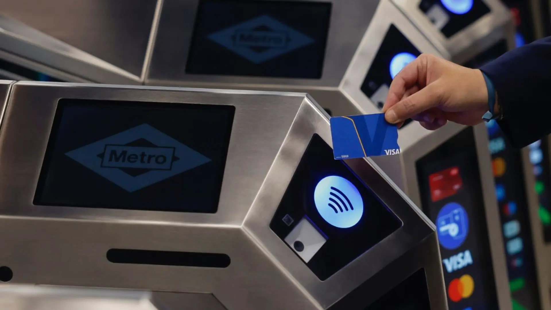 Metro de Madrid se moderniza: así podrás pagar con tu móvil en los tornos a partir del 1 de junio