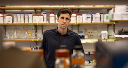 El científico gallego César de la Fuente lidera un modelo de IA para optimizar antibióticos y combatir la resistencia bacteriana