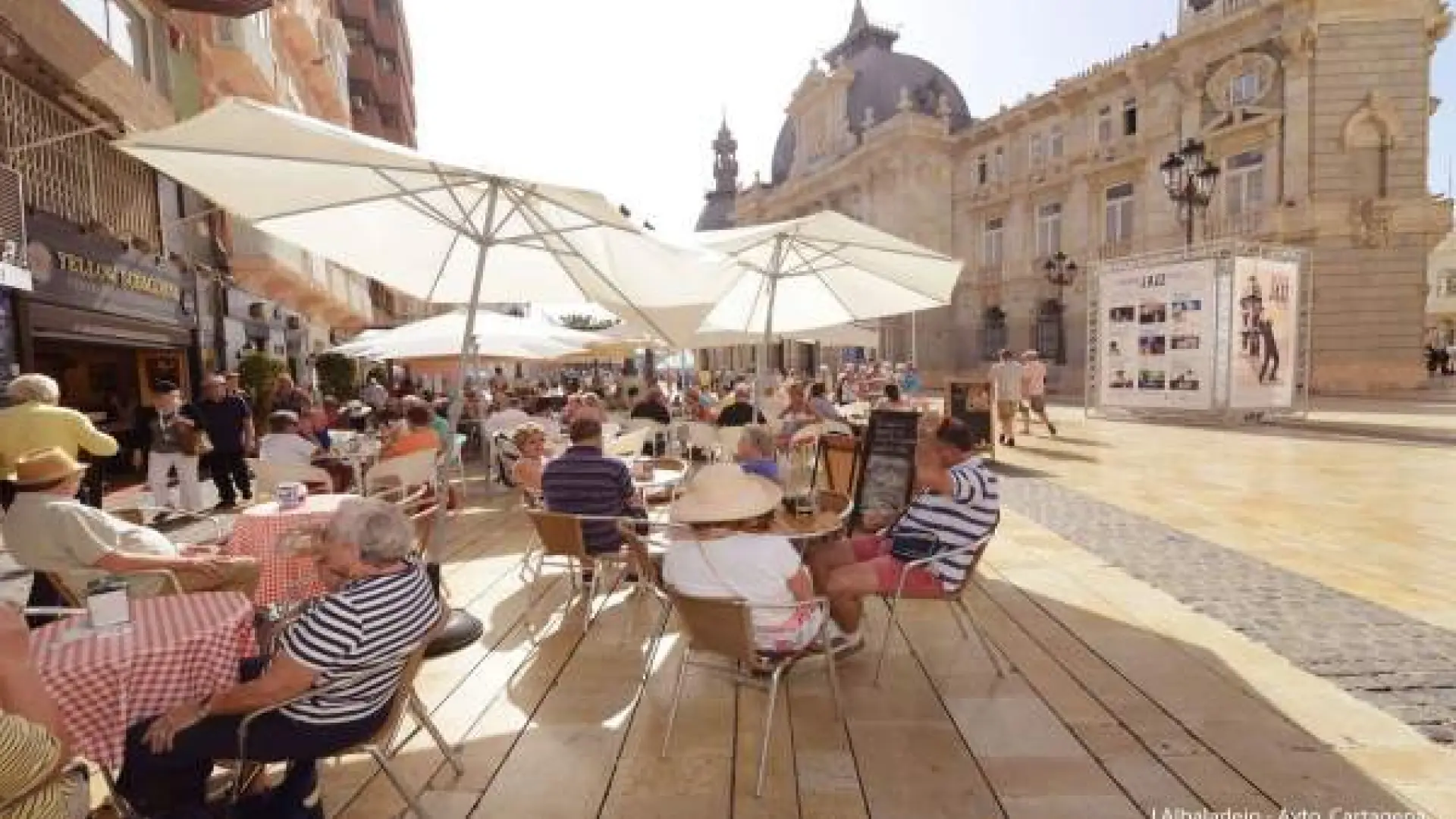 El consumidor tirará de cautela este verano y su gasto en restauración aumentará menos por la crisis geopolítica