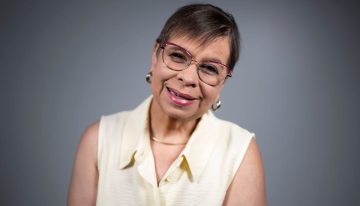Laura Rosado: la voz que ha convertido la radio nocturna en una terapia colectiva para Puerto Rico
