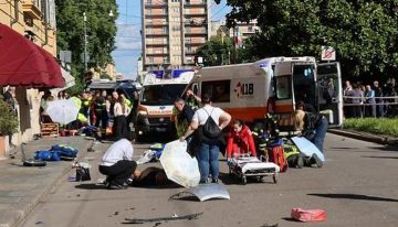 Un hombre atropella a una decena de personas en Módena y apuñala a otra en su huida