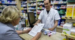El Gobierno pone límite al gasto en medicamentos de millones de trabajadores y las rentas bajas solo pagarán 18 euros al mes