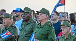 Raúl Castro ni aparece en la pobre manifestación en su defensa convocada por el régimen en La Habana