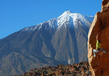 Al menos tres muertos y varios desaparecidos en Indonesia tras la erupción del volcán Dukono