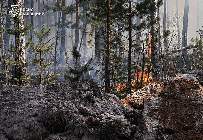 Un dron provoca un incendio cerca de la central nuclear de Chernóbil